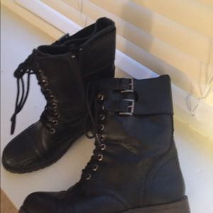 Combat boots